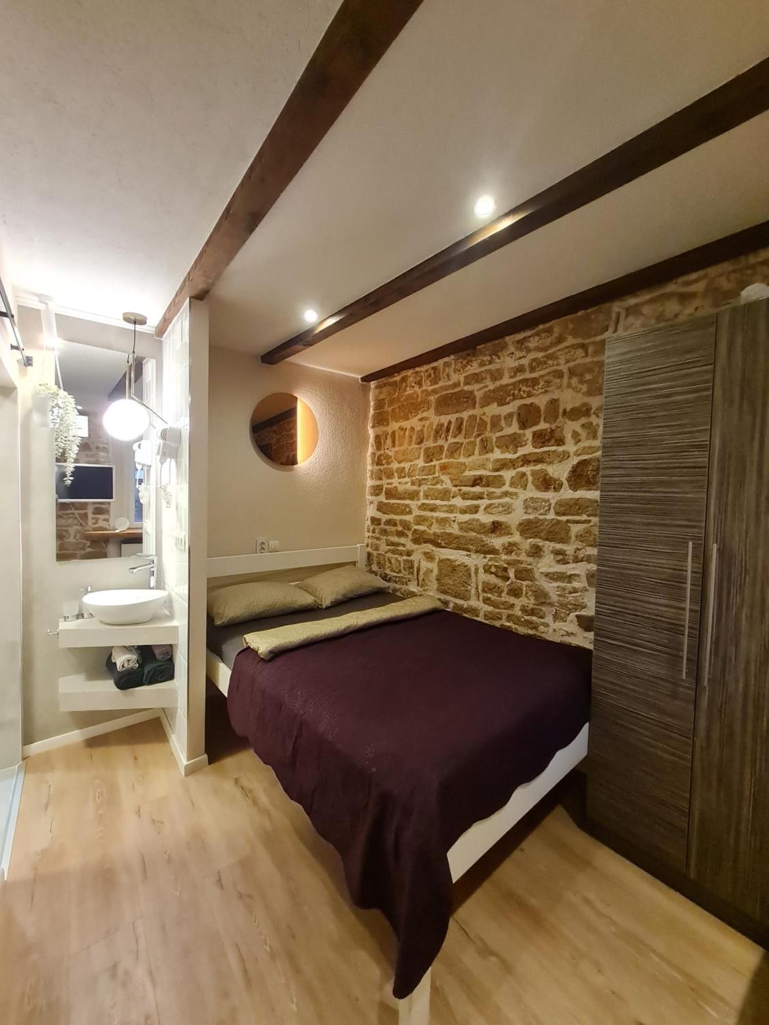 Rooms & Studio Apartments Šibenik Extérieur photo