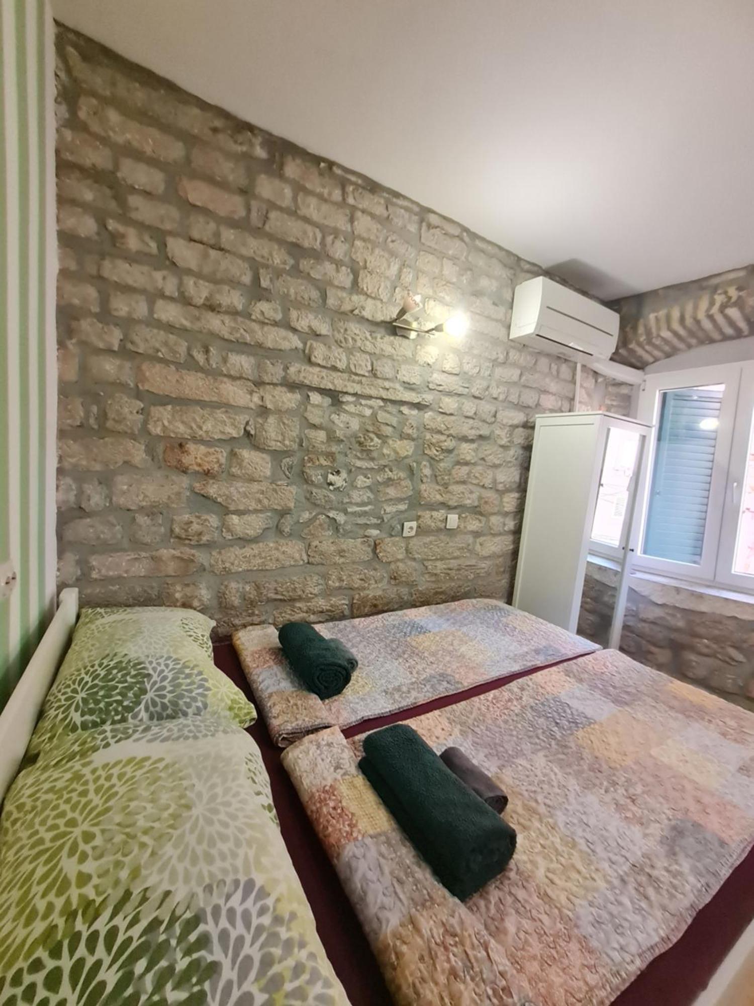 Rooms & Studio Apartments Šibenik Extérieur photo