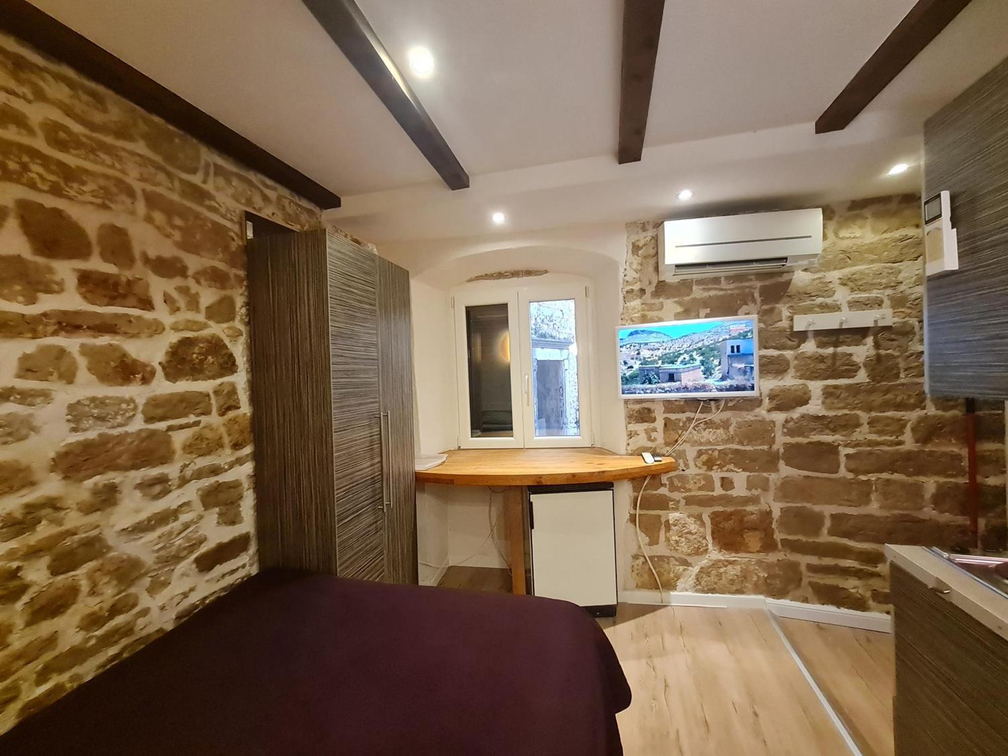 Rooms & Studio Apartments Šibenik Chambre photo