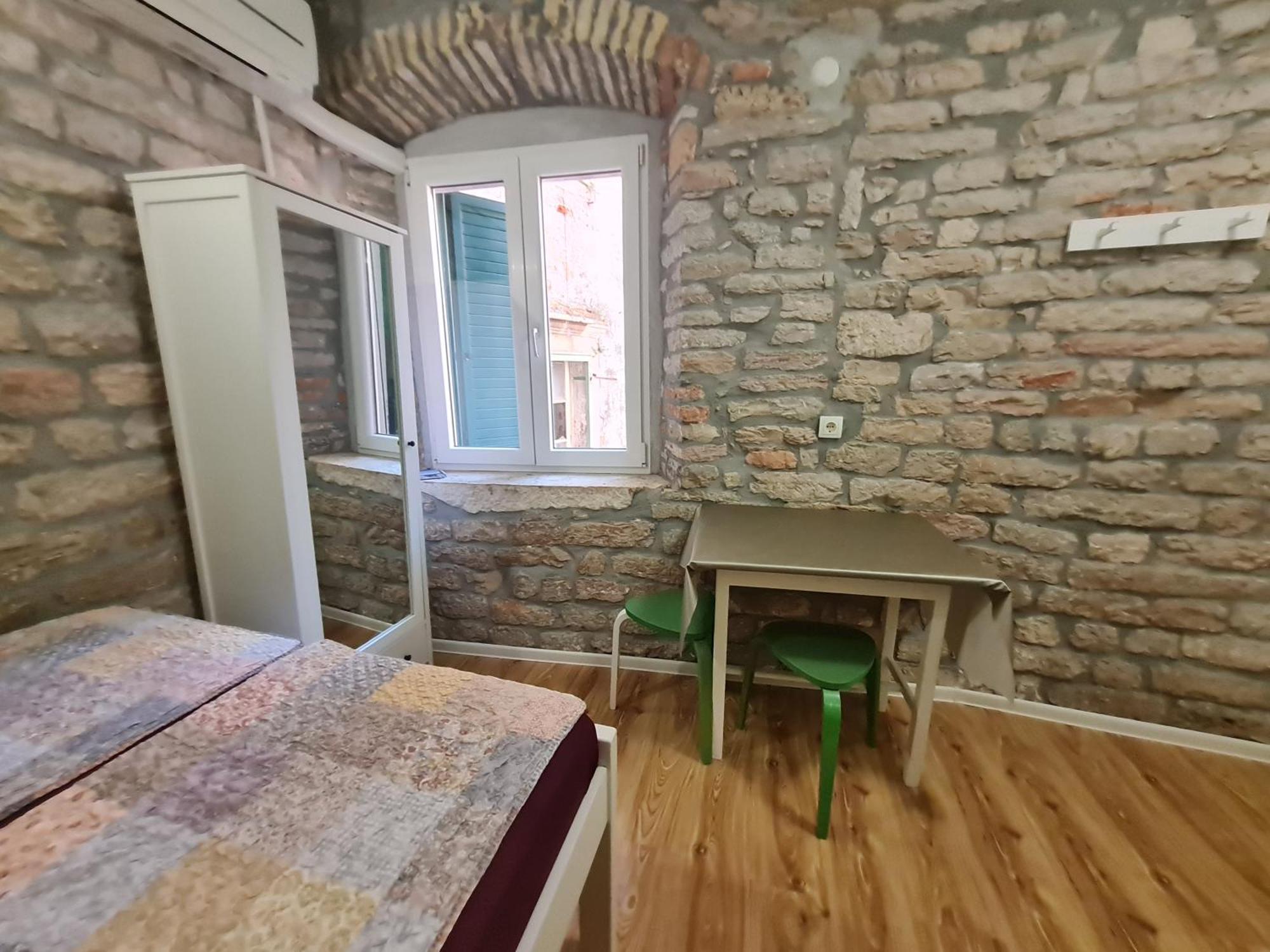 Rooms & Studio Apartments Šibenik Chambre photo