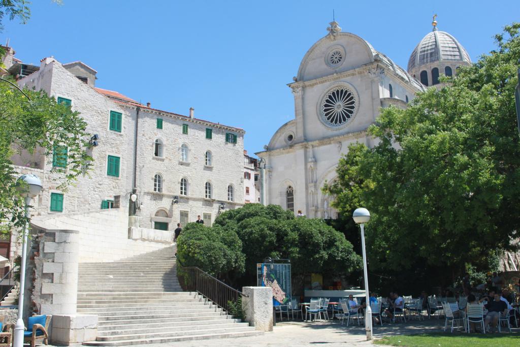 Rooms & Studio Apartments Šibenik Extérieur photo
