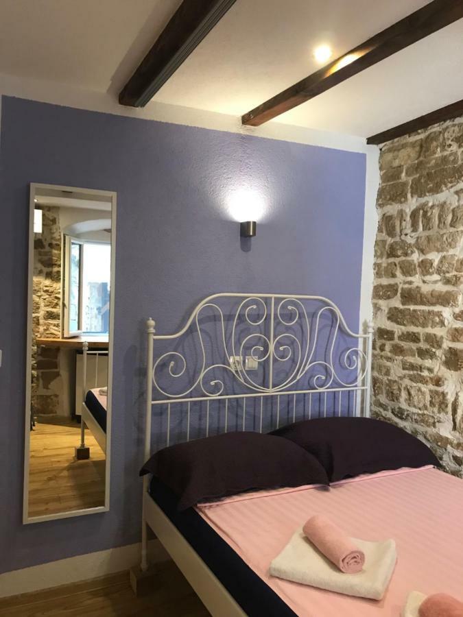 Rooms & Studio Apartments Šibenik Extérieur photo